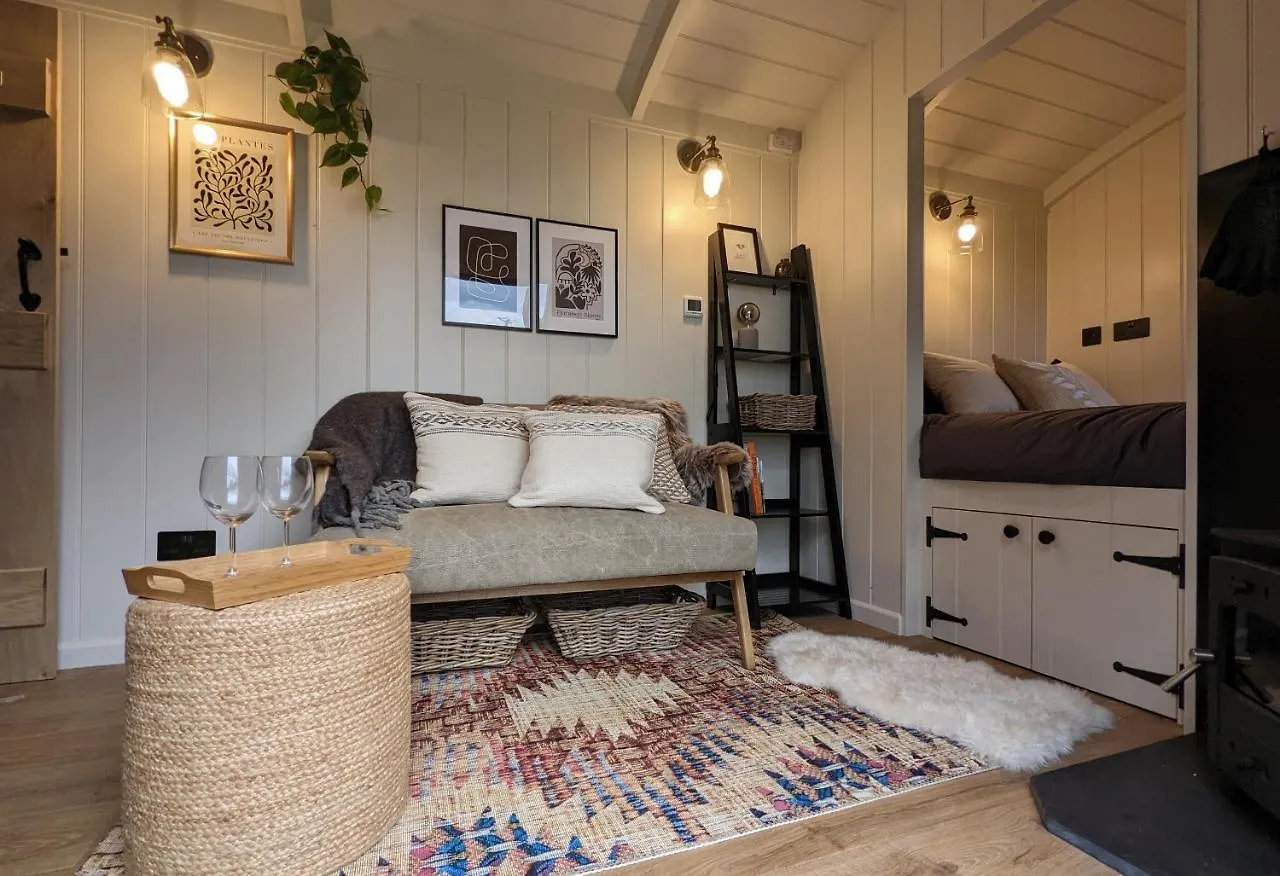 Holiday home Luxury Shepherd'S Hut In Private Orchard W/Hot-Tub Bristol
