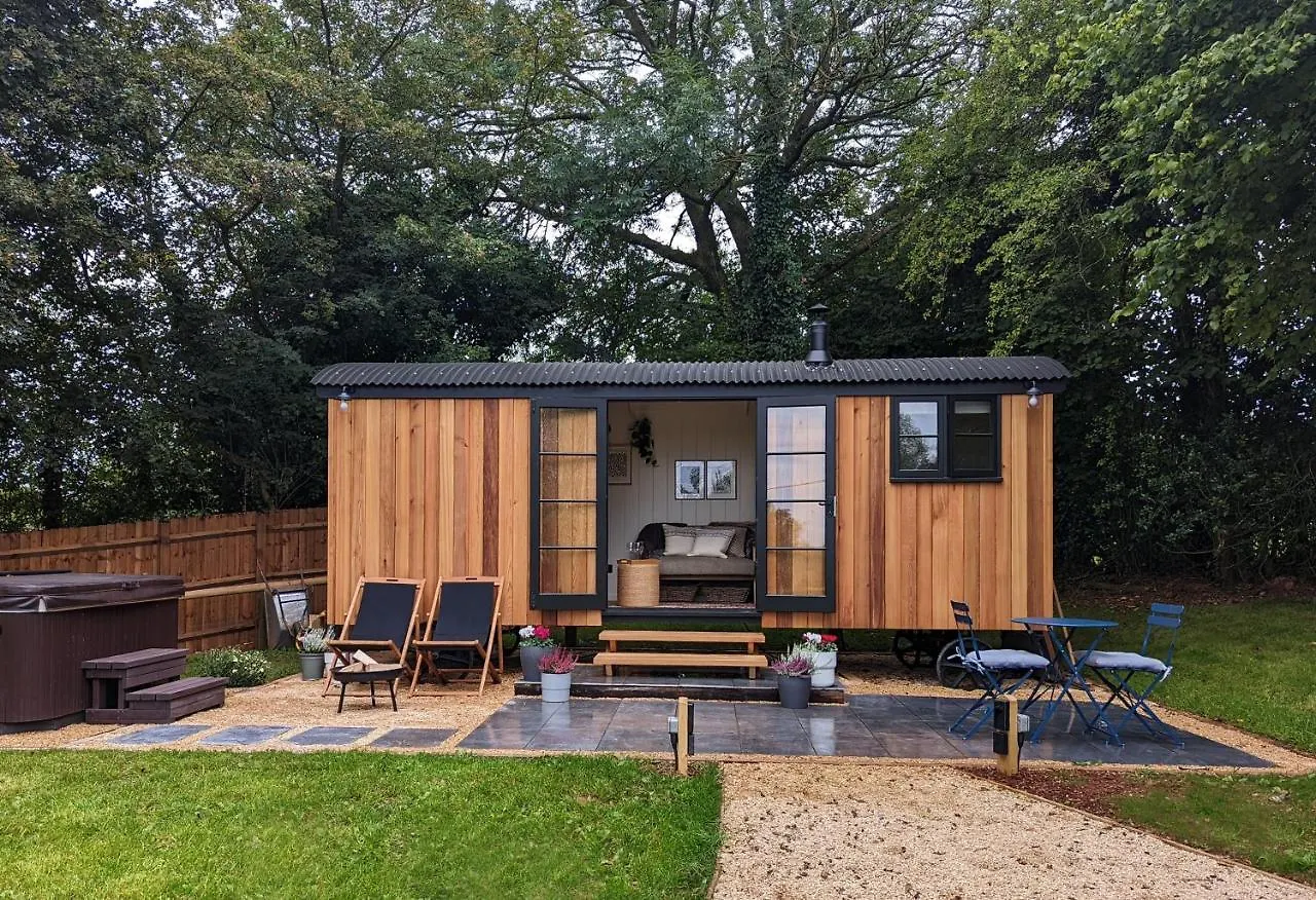 Luxury Shepherd'S Hut In Private Orchard W/Hot-Tub Bristol
