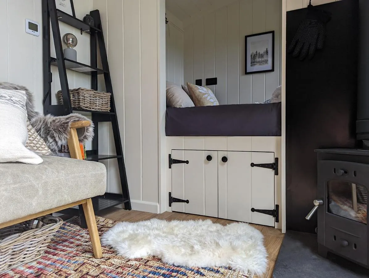 Holiday home Luxury Shepherd'S Hut In Private Orchard W/Hot-Tub Bristol